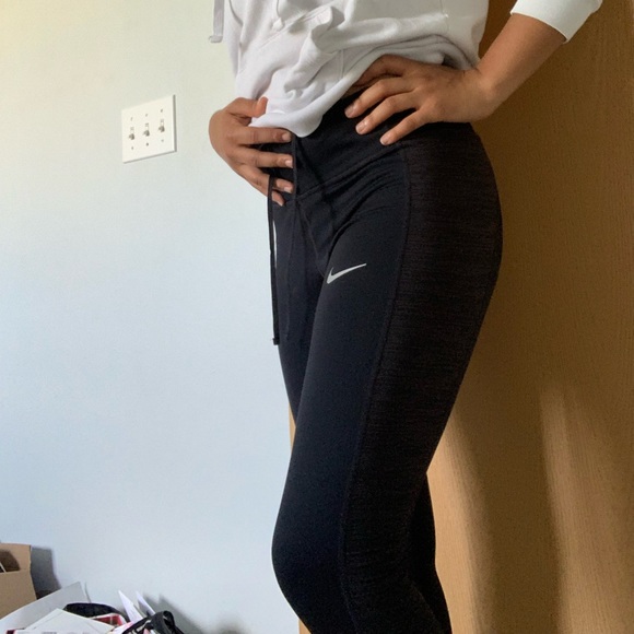 Black Nike Dri-Fit drawstring leggings - Picture 2 of 10